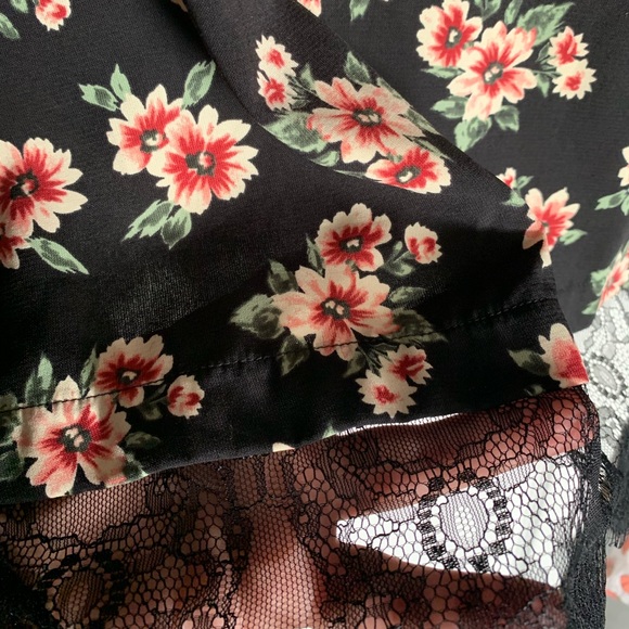 Floral Print Blouse - Picture 2 of 4